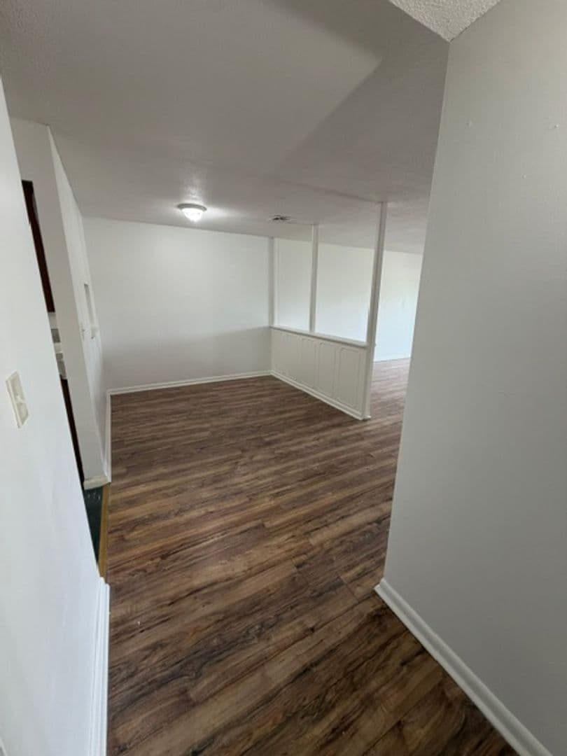 Leavenworth Apartment: 2101 Ottawa Street