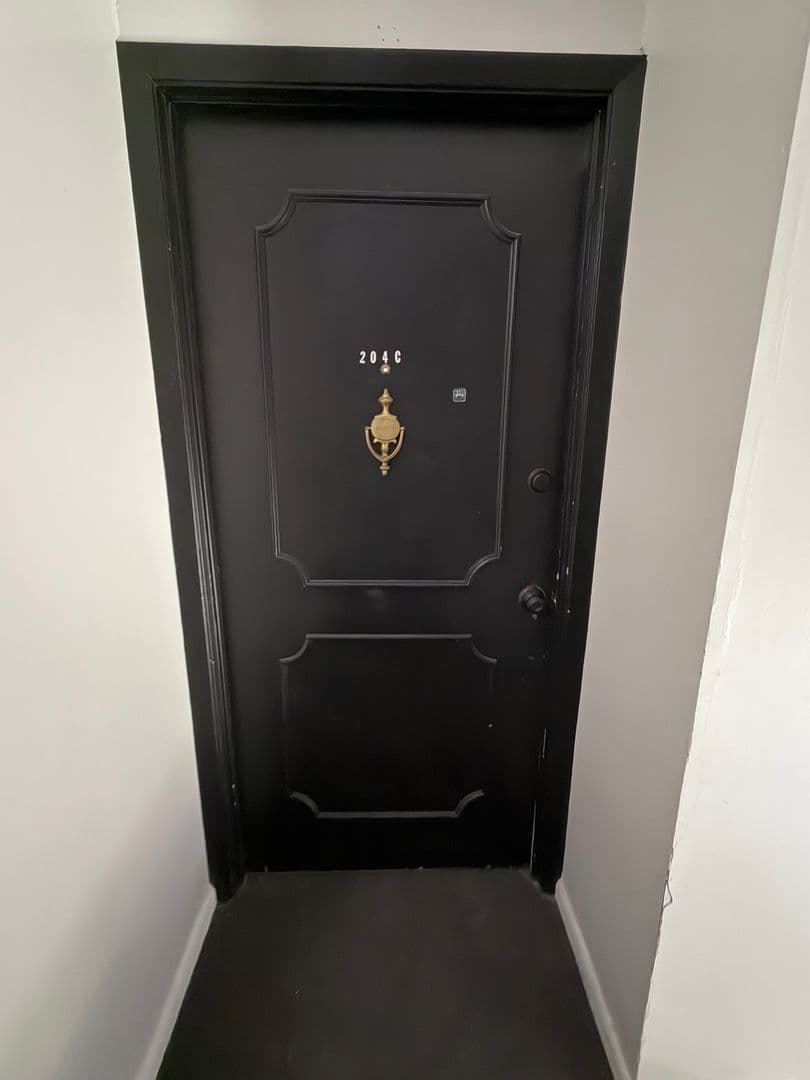 Leavenworth Apartment: 2101 Ottawa Street
