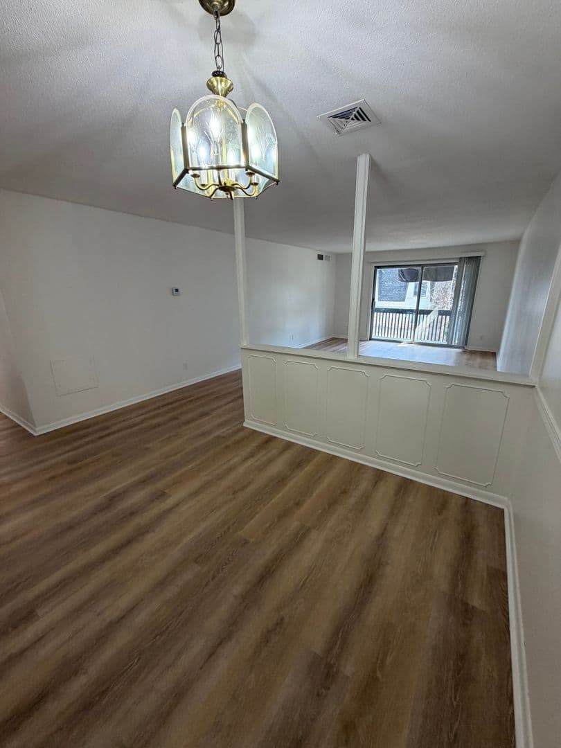 Leavenworth Apartment: 2101 Ottawa Street