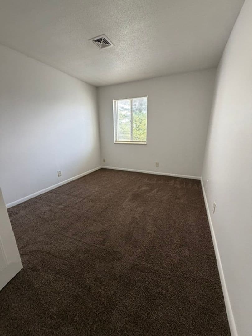 Leavenworth Apartment: 2101 Ottawa Street