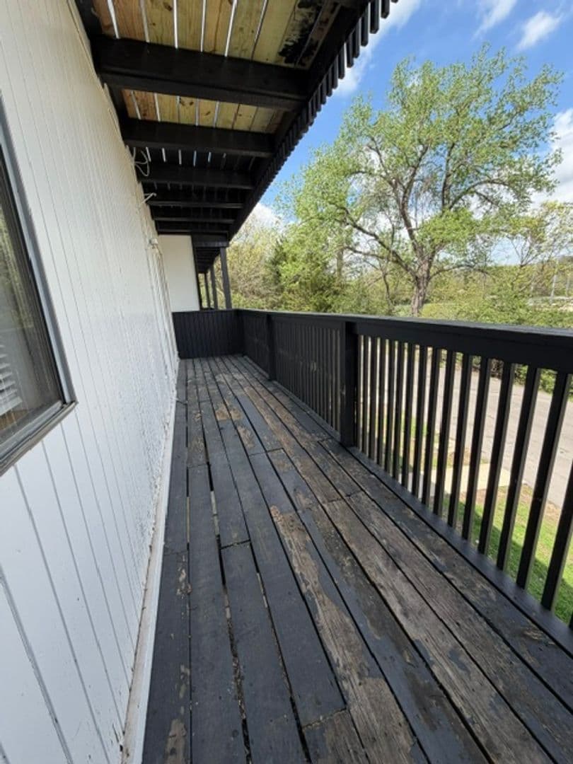 Leavenworth Apartment: 2101 Ottawa Street