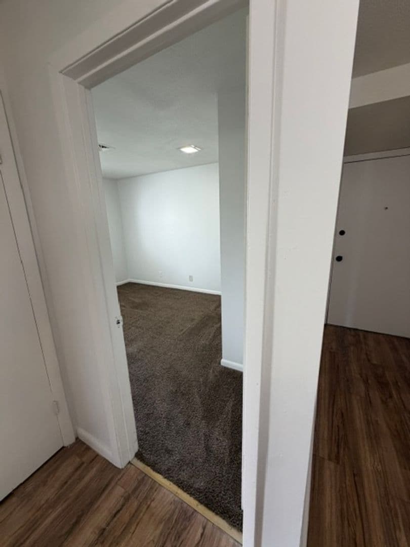 Leavenworth Apartment: 2101 Ottawa Street
