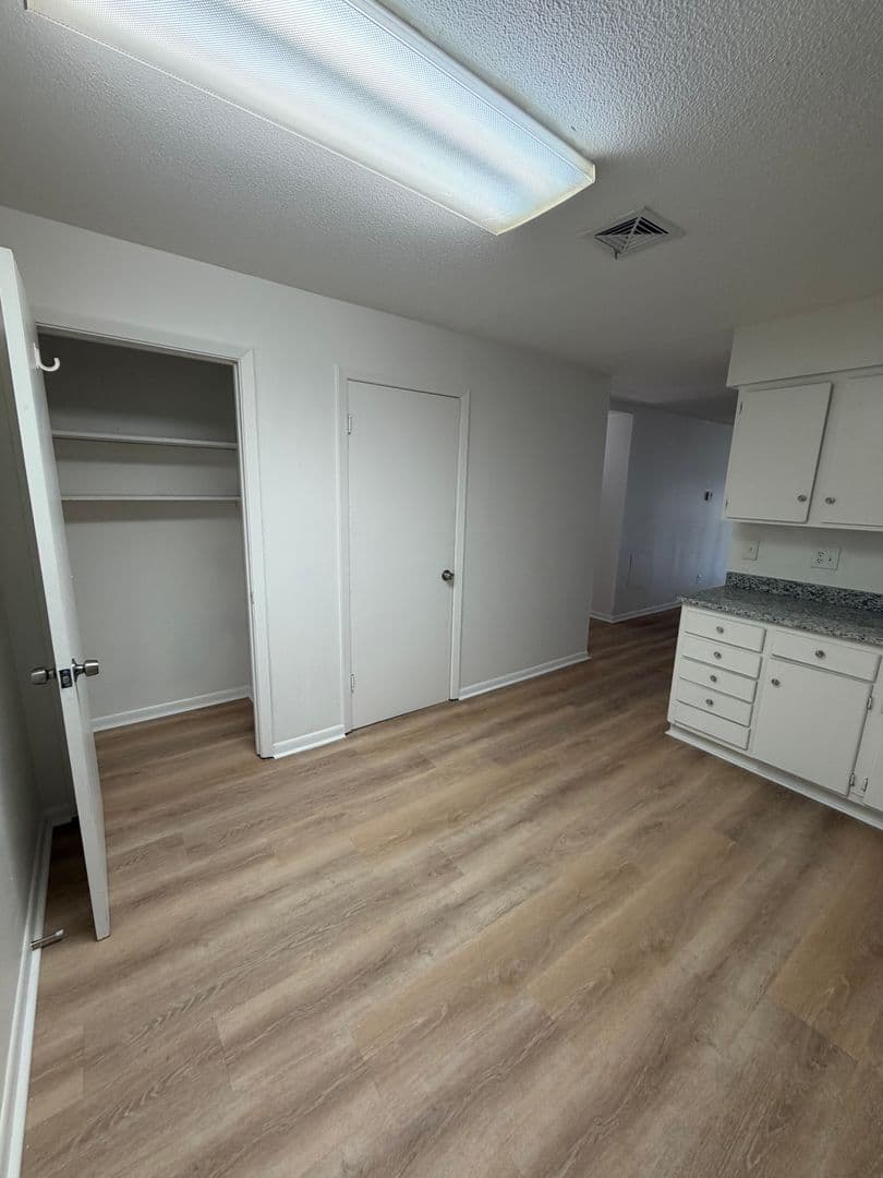 Leavenworth Apartment: 2101 Ottawa Street
