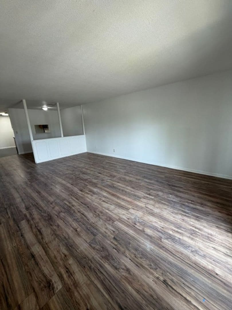 Leavenworth Apartment: 2101 Ottawa Street