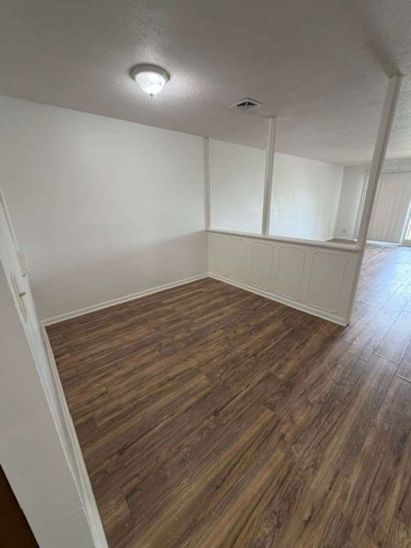 Leavenworth Apartment: 2101 Ottawa Street