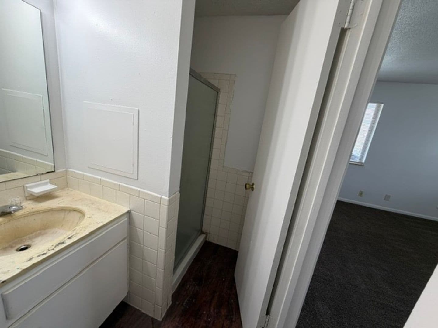 Leavenworth Apartment: 2101 Ottawa Street