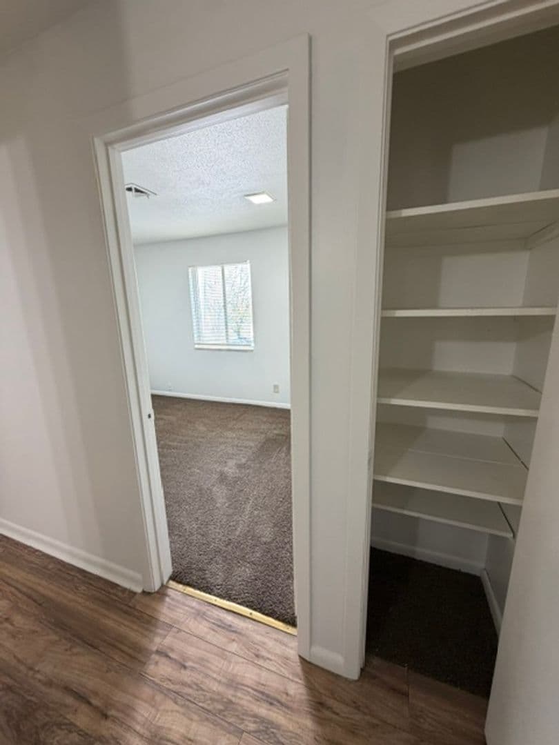 Leavenworth Apartment: 2101 Ottawa Street