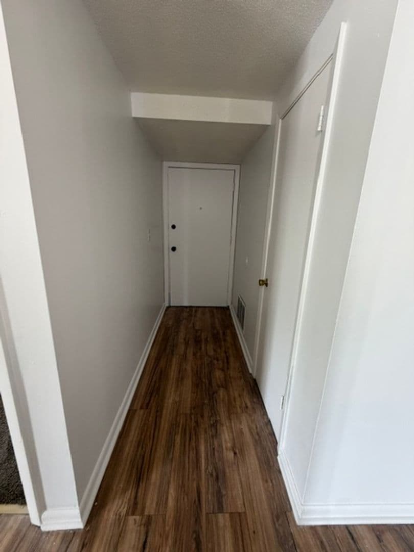 Leavenworth Apartment: 2101 Ottawa Street