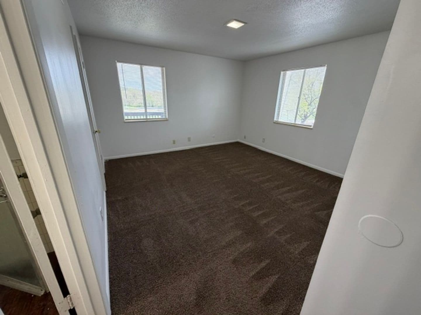 Leavenworth Apartment: 2101 Ottawa Street