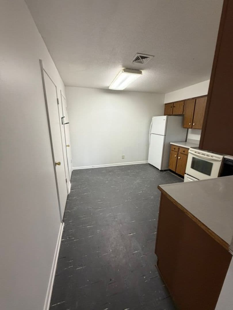Leavenworth Apartment: 2101 Ottawa Street