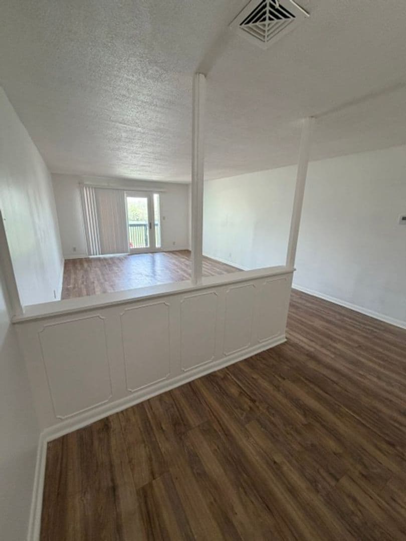 Leavenworth Apartment: 2101 Ottawa Street