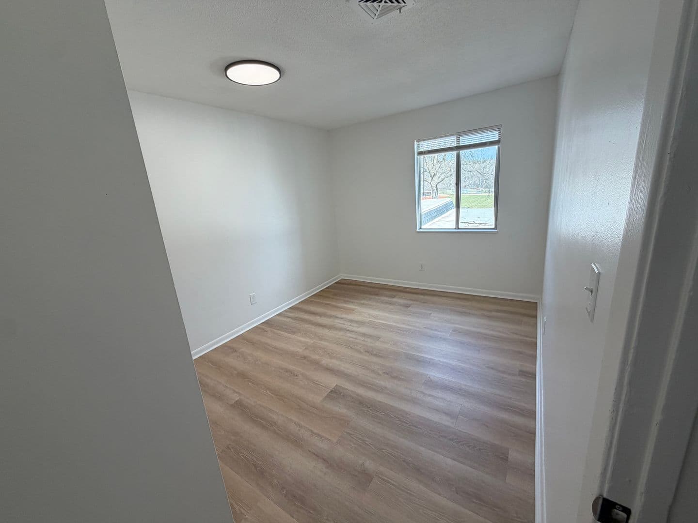 Leavenworth Apartment: 2101 Ottawa Street