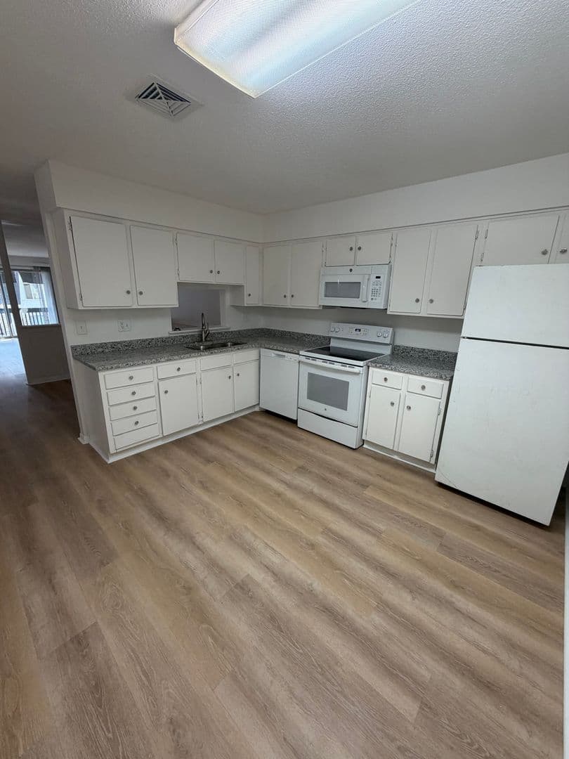 Leavenworth Apartment: 2101 Ottawa Street