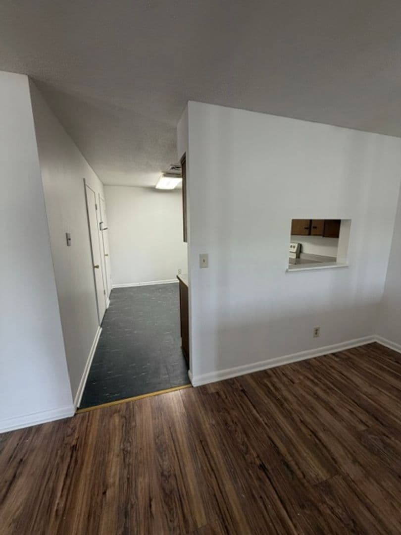 Leavenworth Apartment: 2101 Ottawa Street