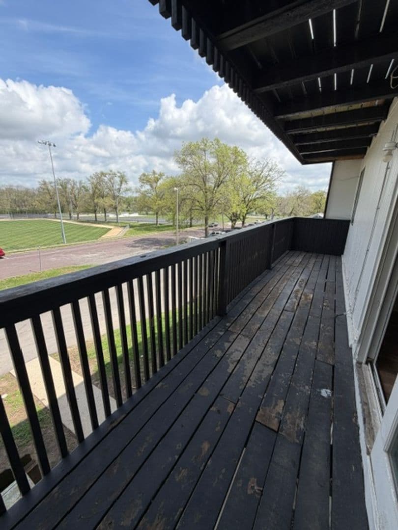 Leavenworth Apartment: 2101 Ottawa Street