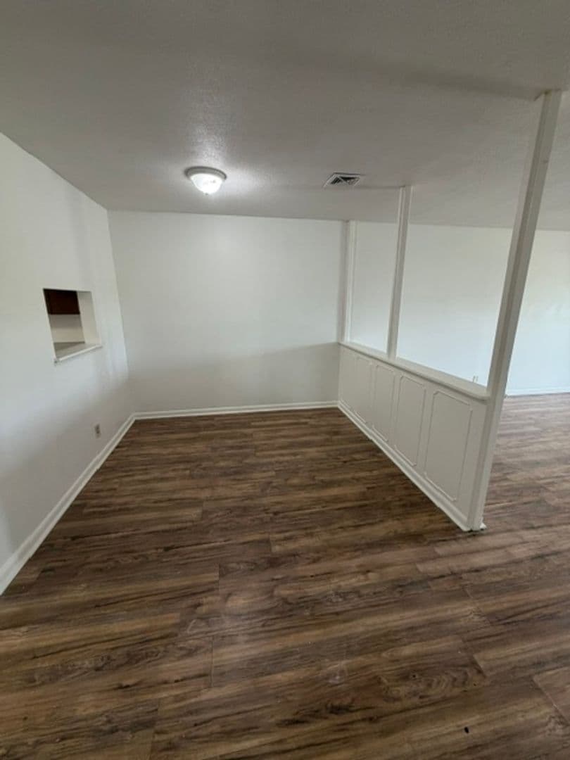 Leavenworth Apartment: 2101 Ottawa Street