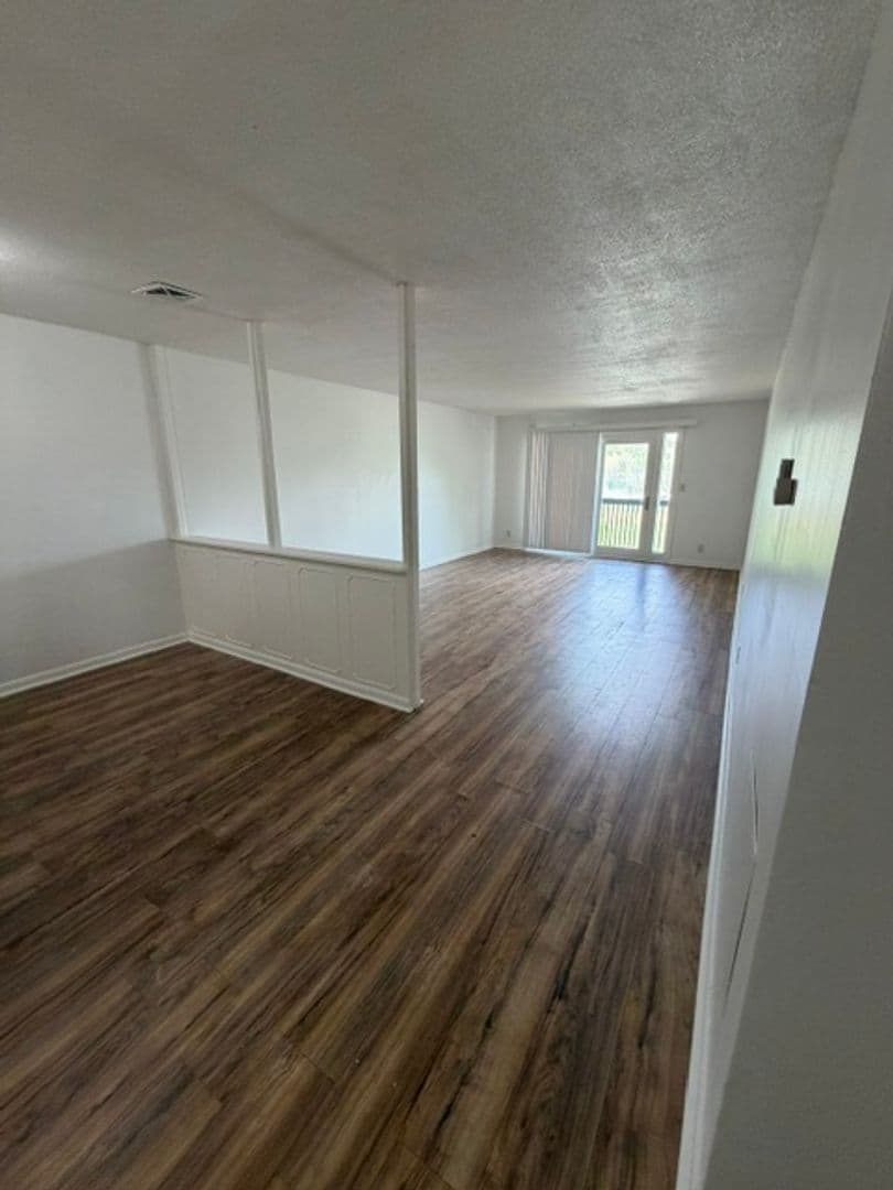 Leavenworth Apartment: 2101 Ottawa Street