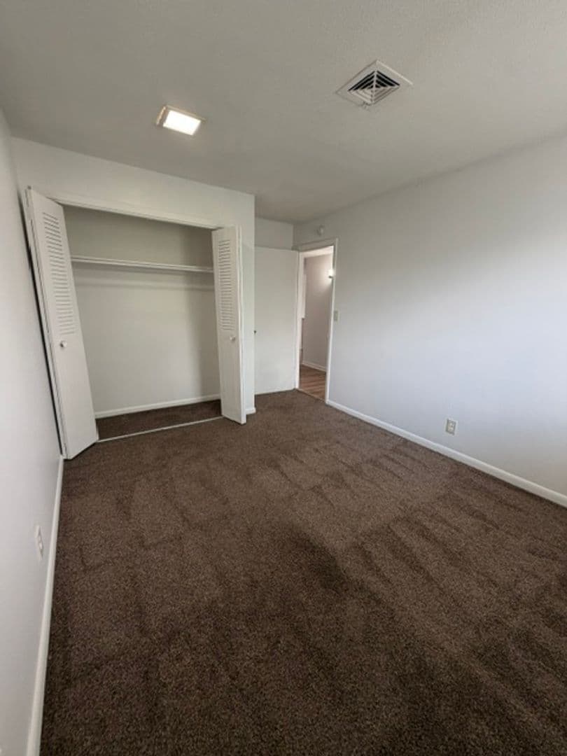 Leavenworth Apartment: 2101 Ottawa Street