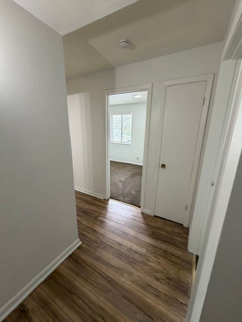 Leavenworth Apartment: 2101 Ottawa Street