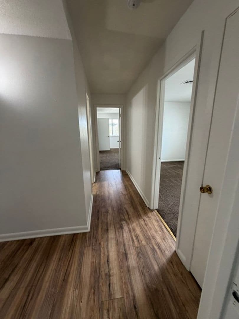 Leavenworth Apartment: 2101 Ottawa Street