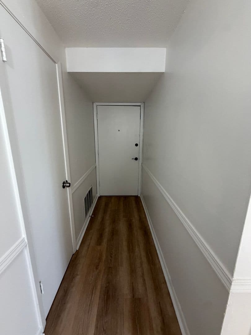 Leavenworth Apartment: 2101 Ottawa Street