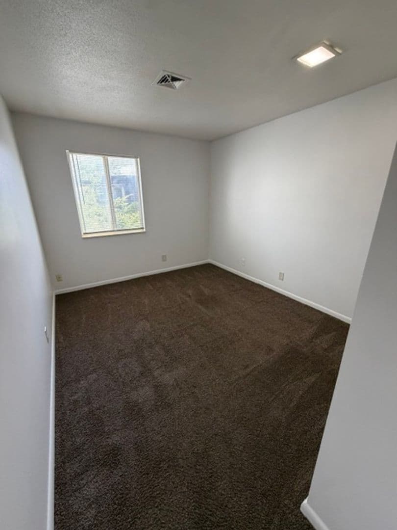 Leavenworth Apartment: 2101 Ottawa Street