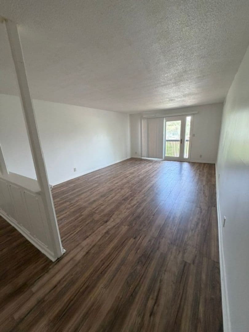 Leavenworth Apartment: 2101 Ottawa Street