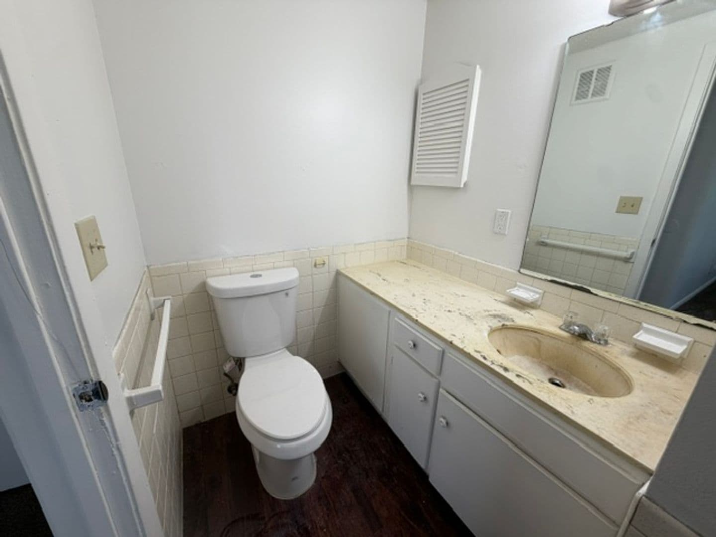 Leavenworth Apartment: 2101 Ottawa Street
