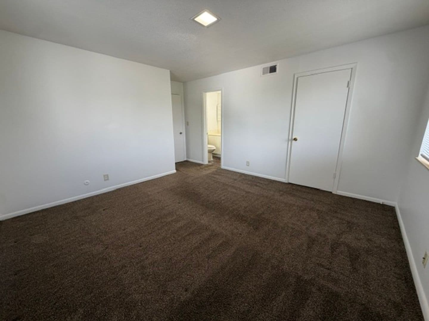 Leavenworth Apartment: 2101 Ottawa Street