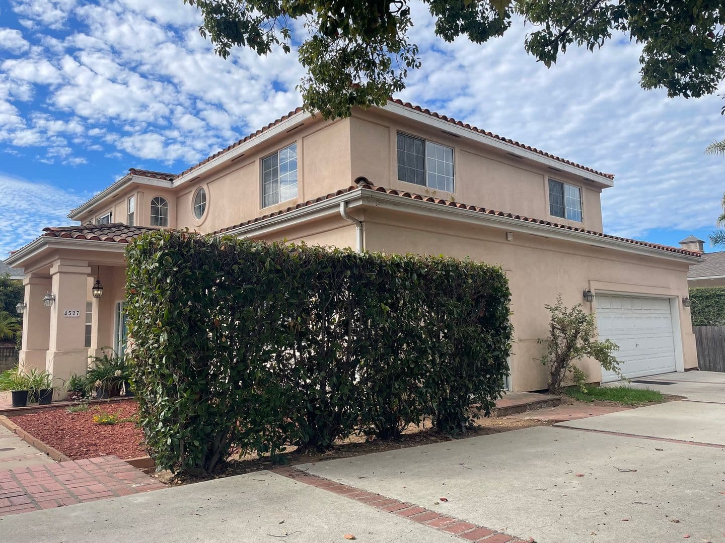 Santa Barbara House: 4527 Hollister Avenue