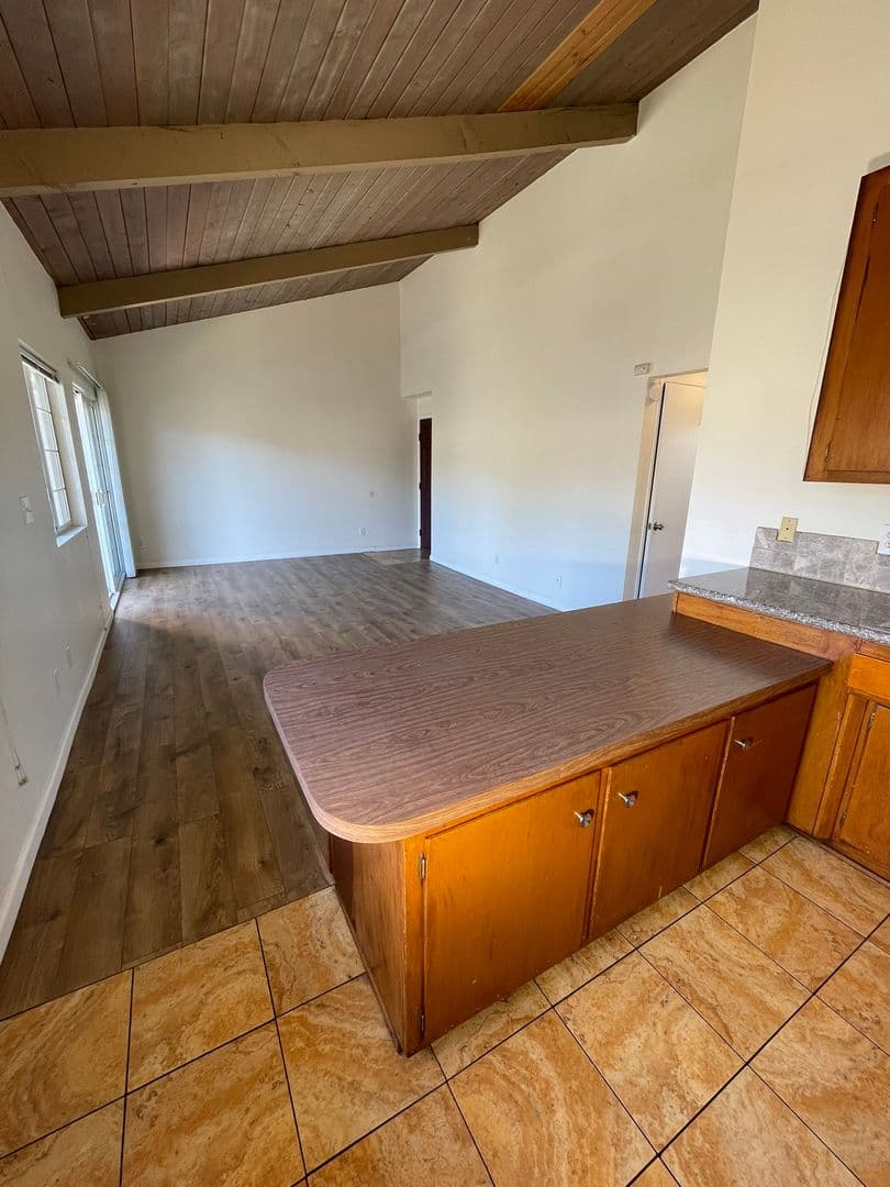 Santa Barbara Apartment: 4700 Dexter Drive