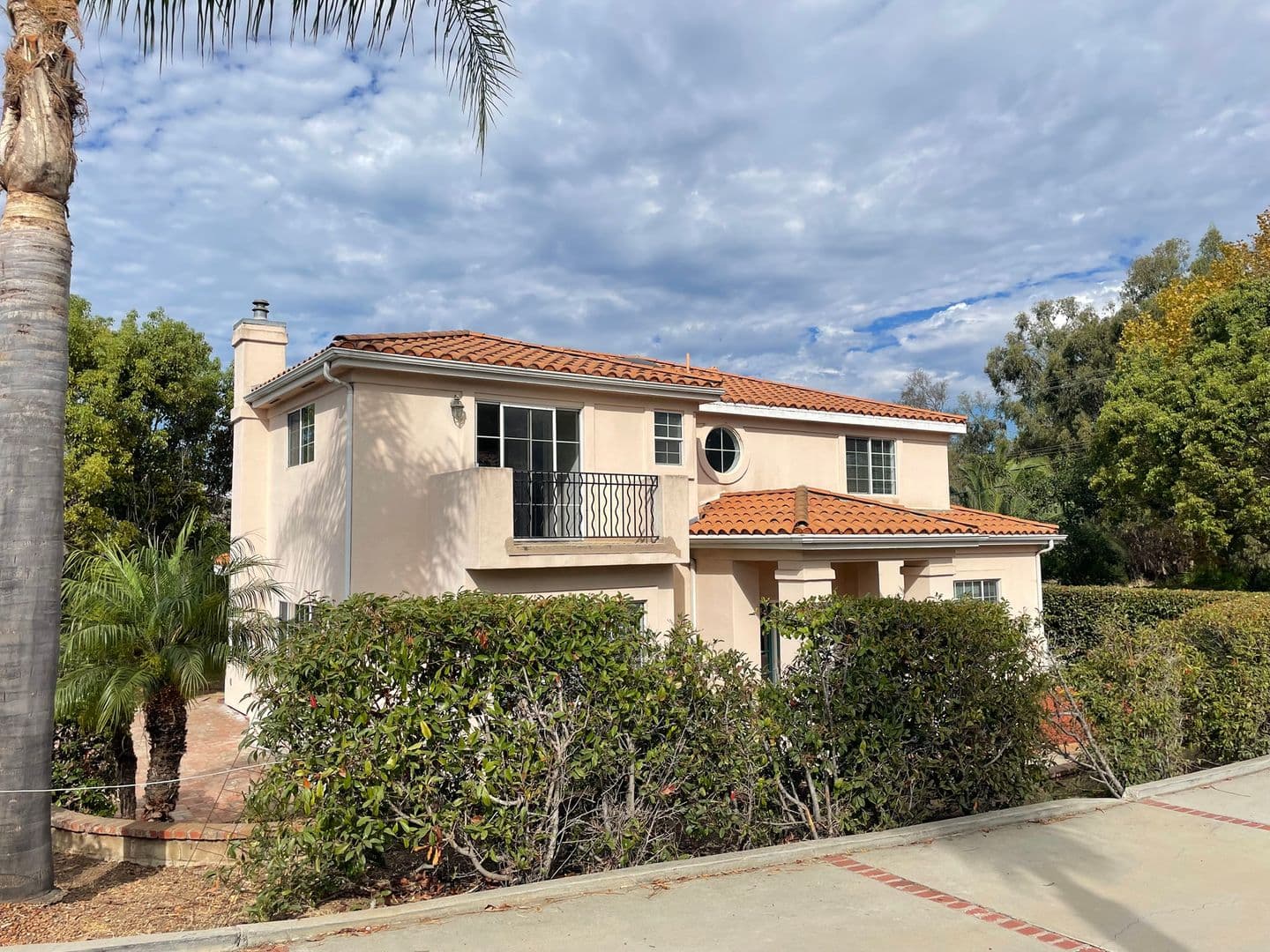 Santa Barbara House: 4527 Hollister Avenue