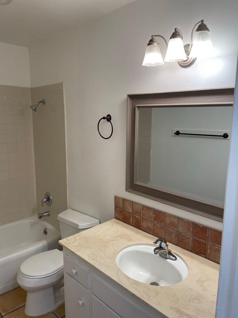 Santa Barbara Apartment: 4700 Dexter Drive