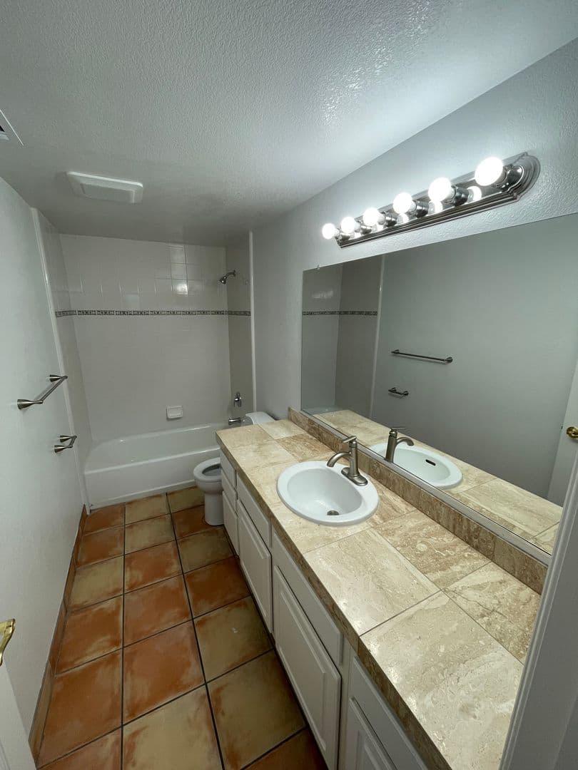 Santa Barbara House: 4527 Hollister Avenue