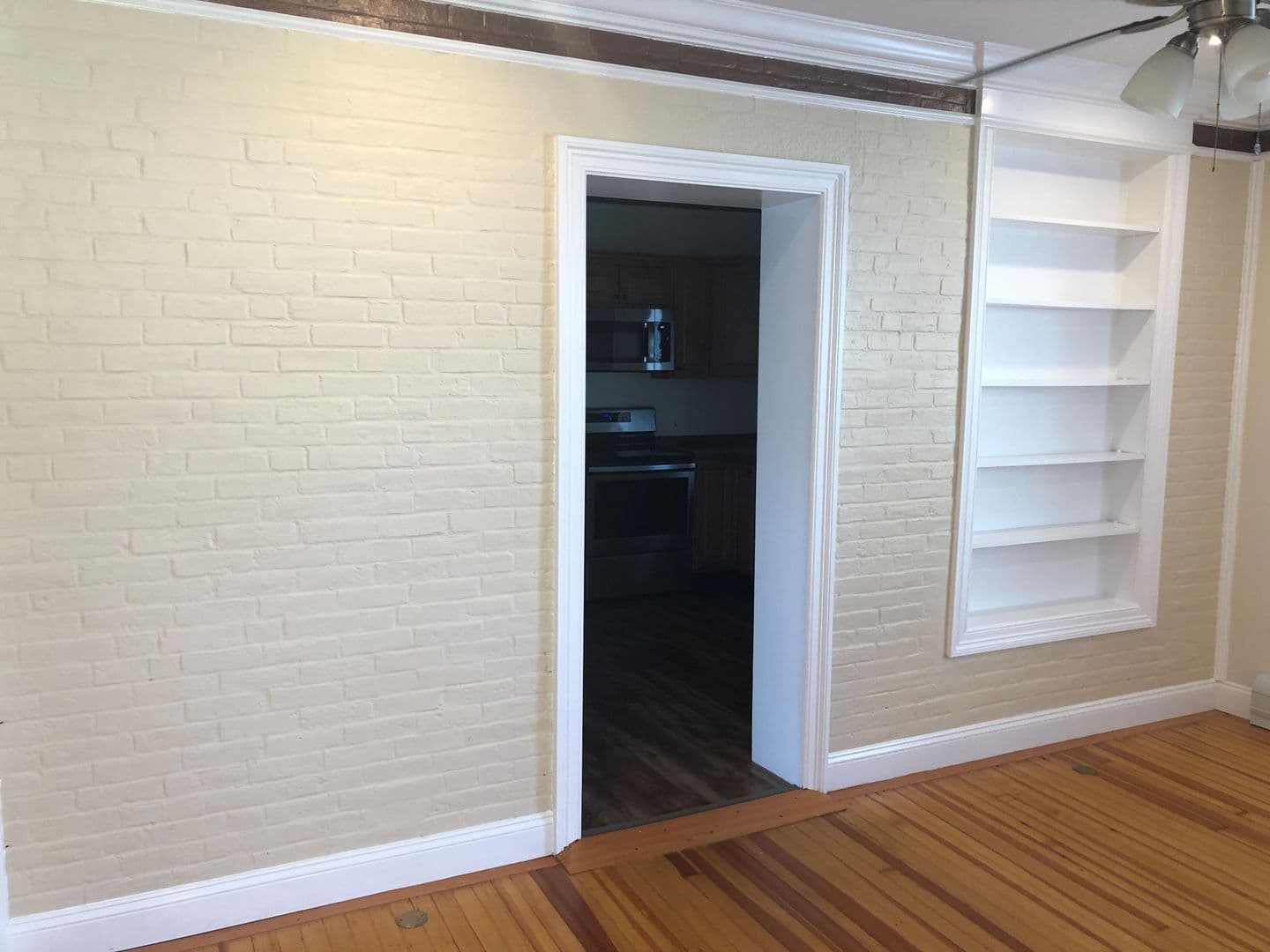 Danbury Apartment: 2 Cottage St