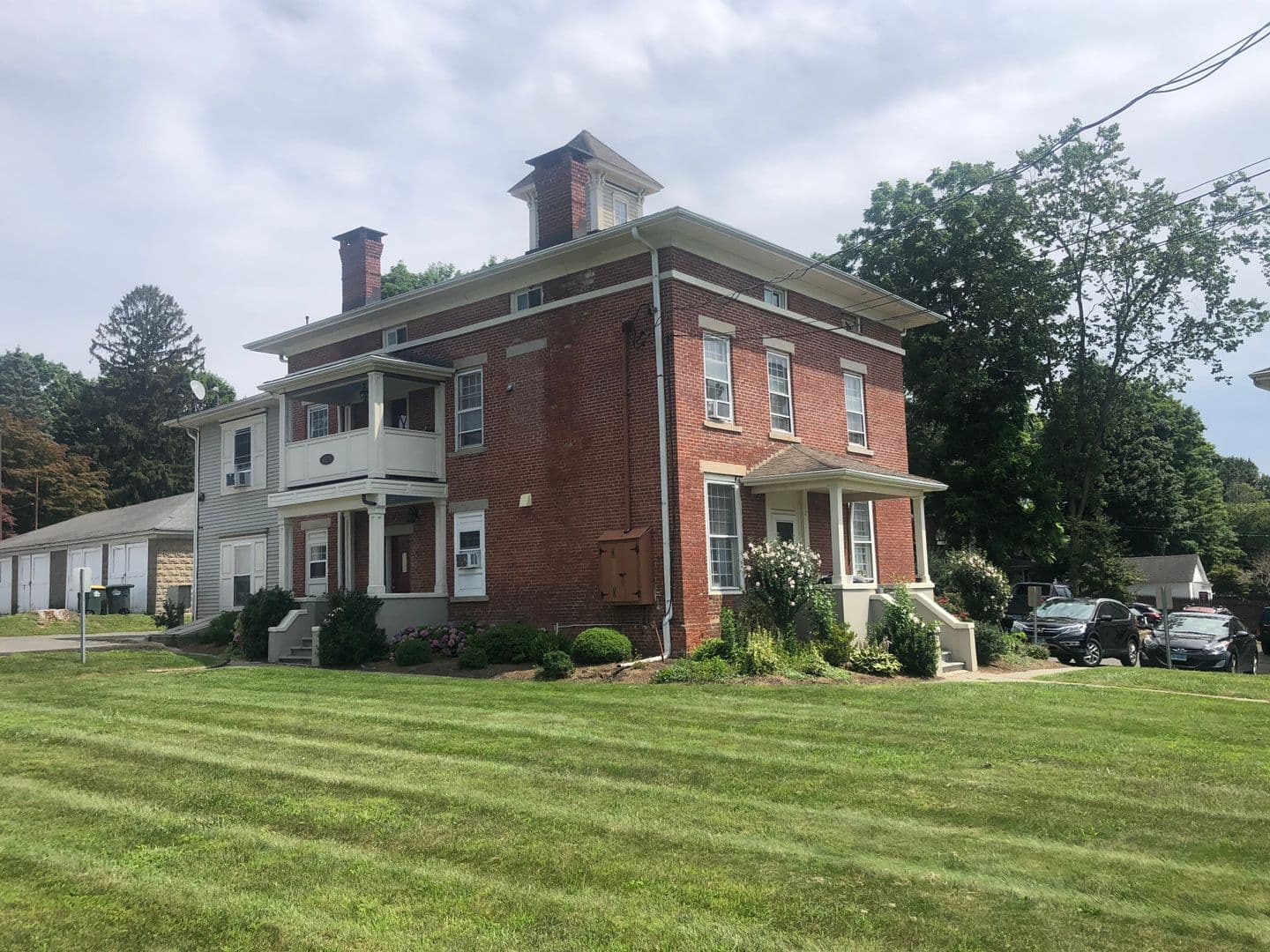 Danbury Apartment: 2 Cottage St