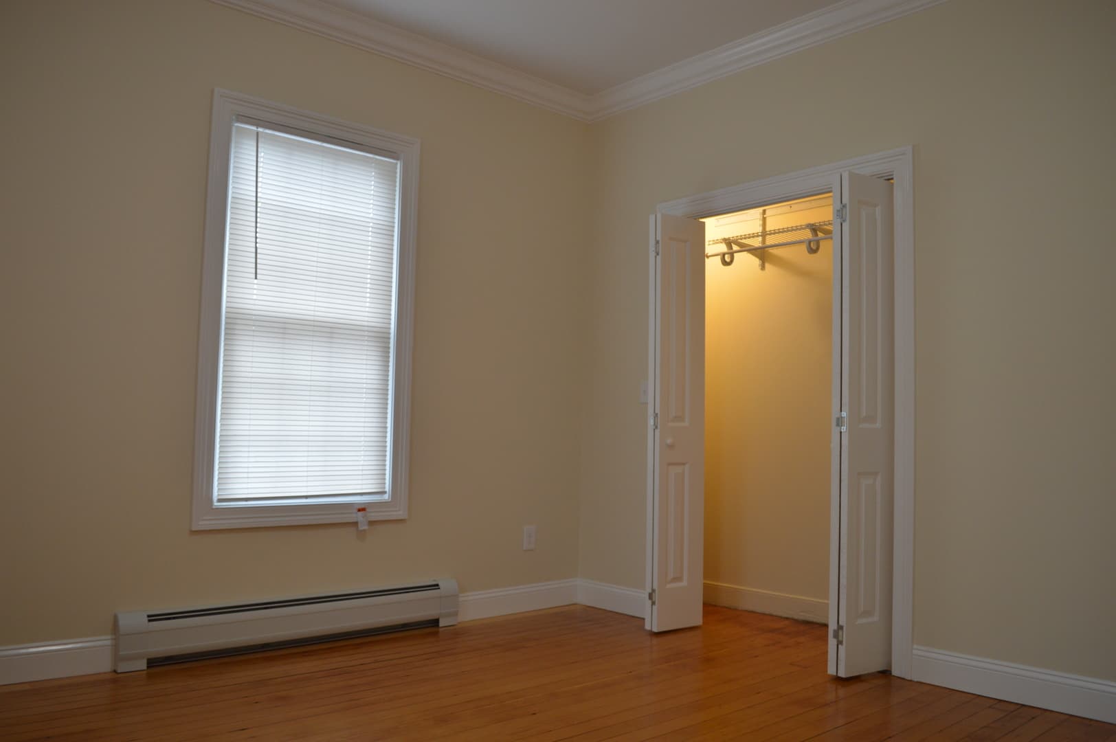 Danbury Apartment: 2 Cottage St