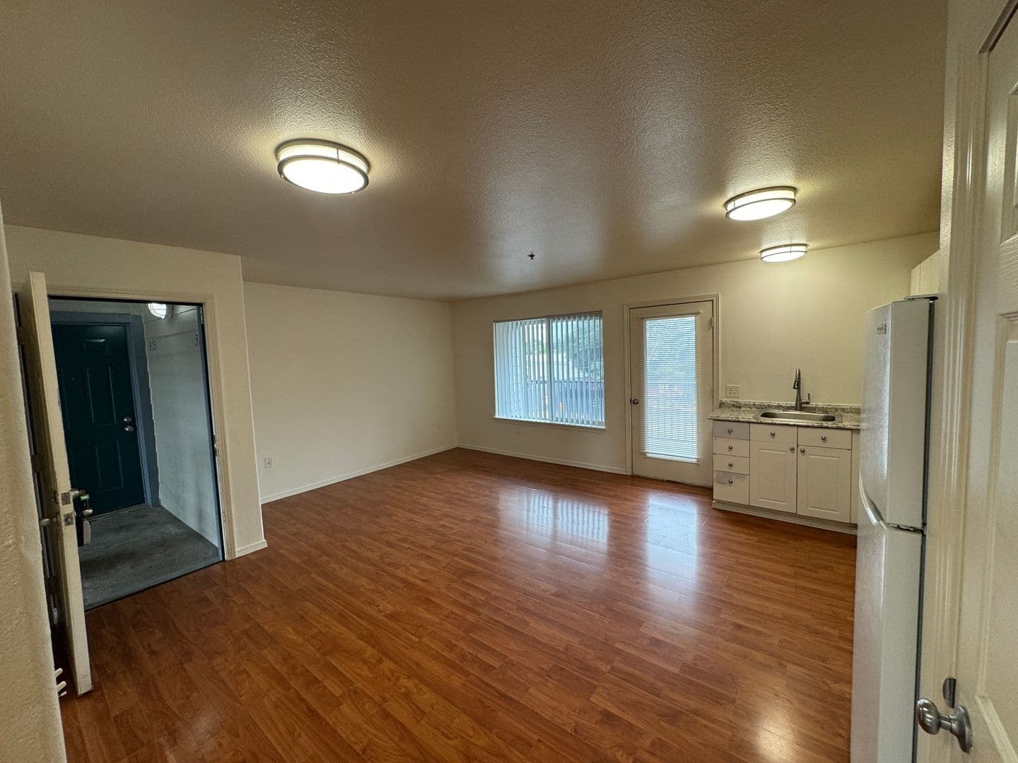 Portland Apartment: 768 SE 193rd Ave