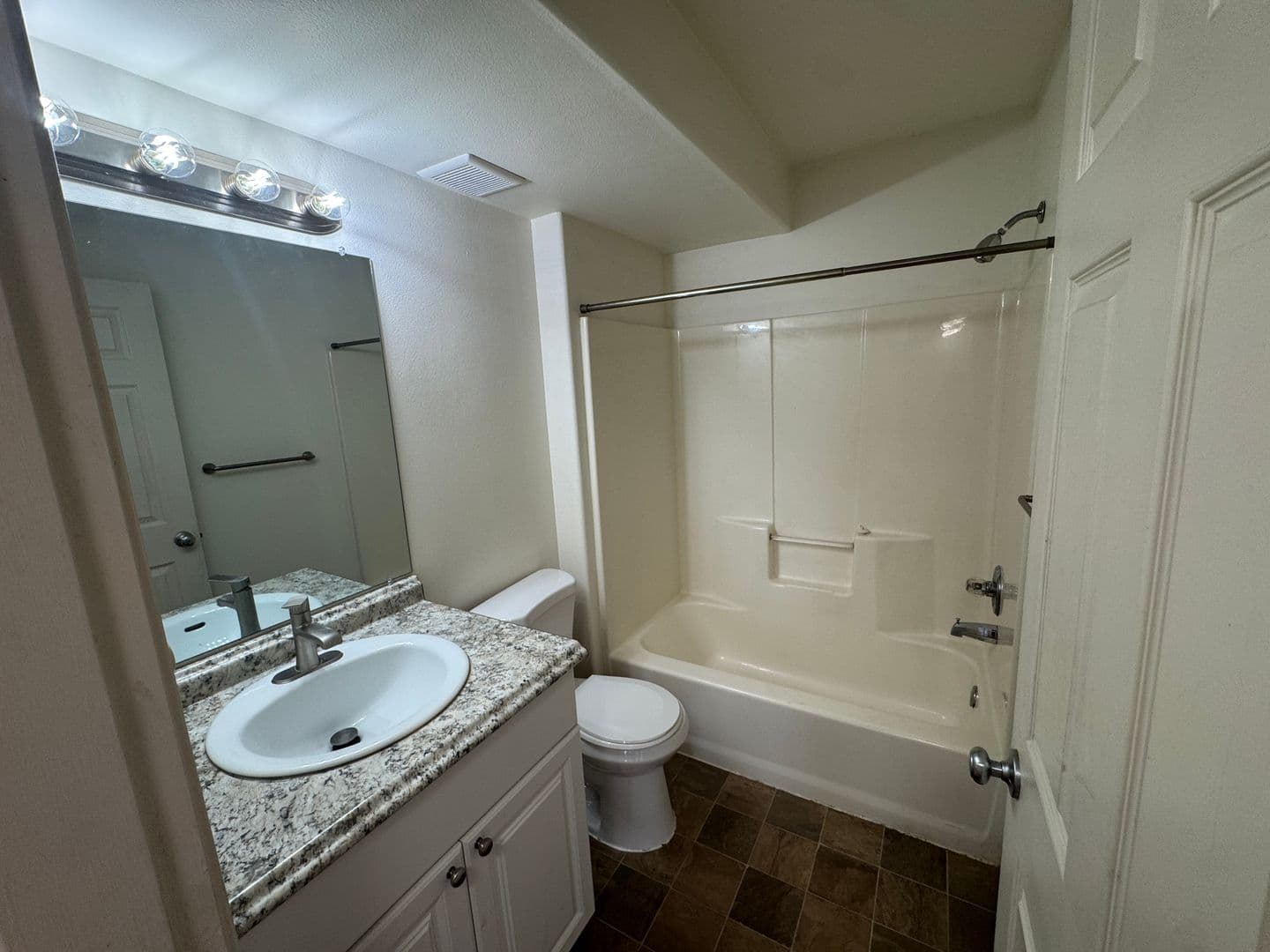 Portland Apartment: 768 SE 193rd Ave