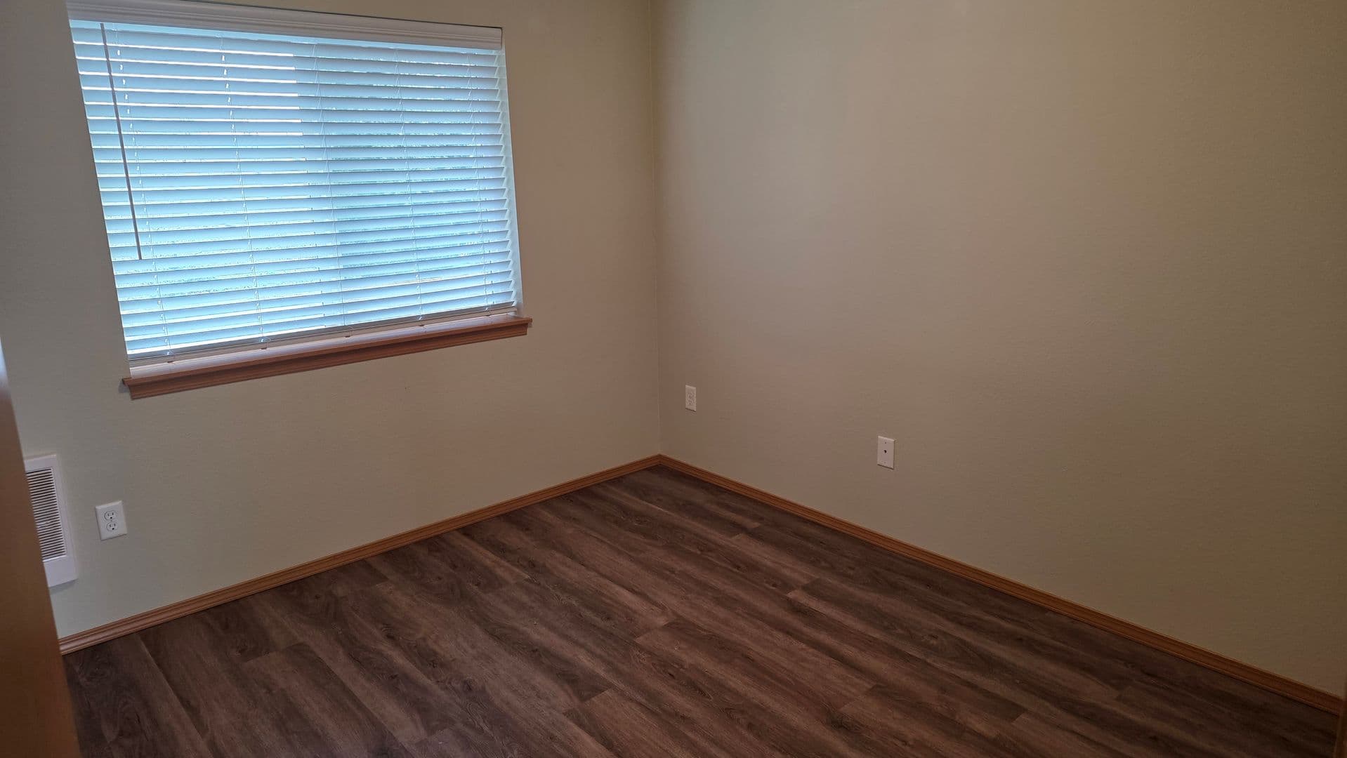 Camas Apartment: 1022 East 1st Ave