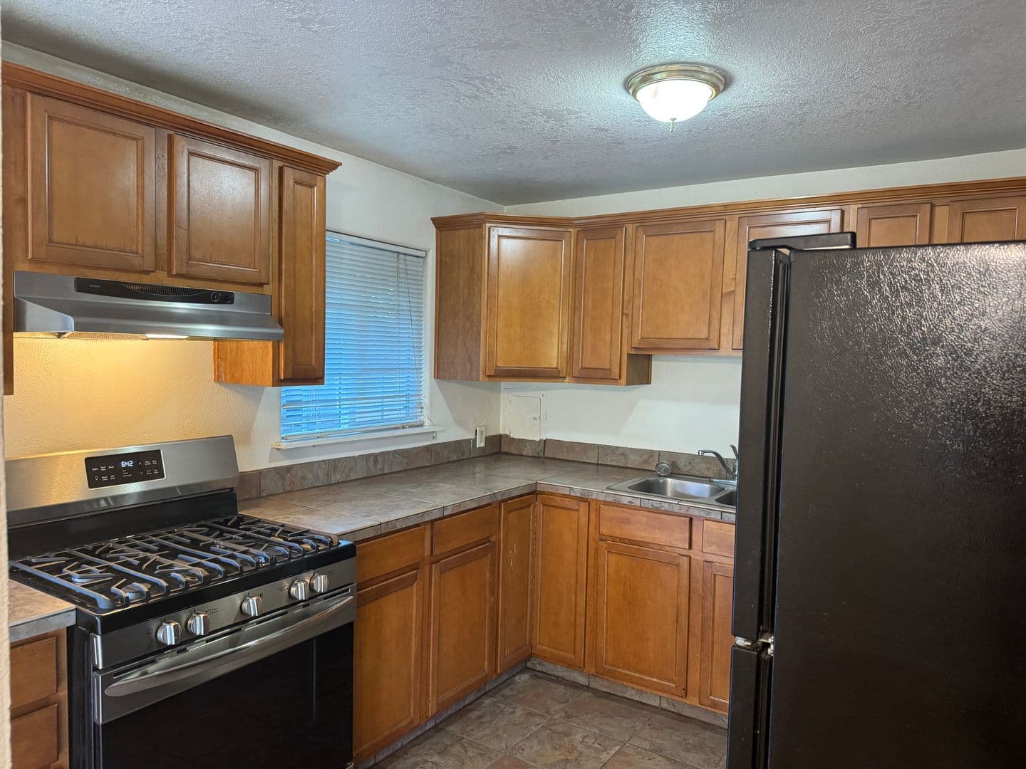 Portland House: 621 SE 136th Ave