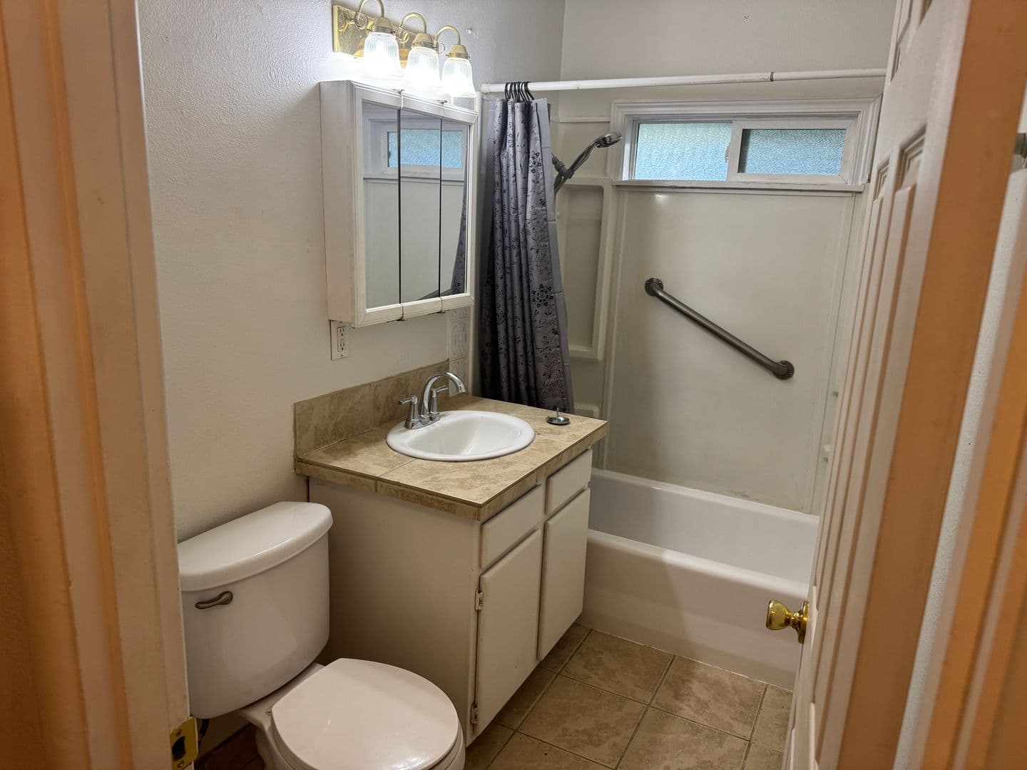 Portland House: 621 SE 136th Ave
