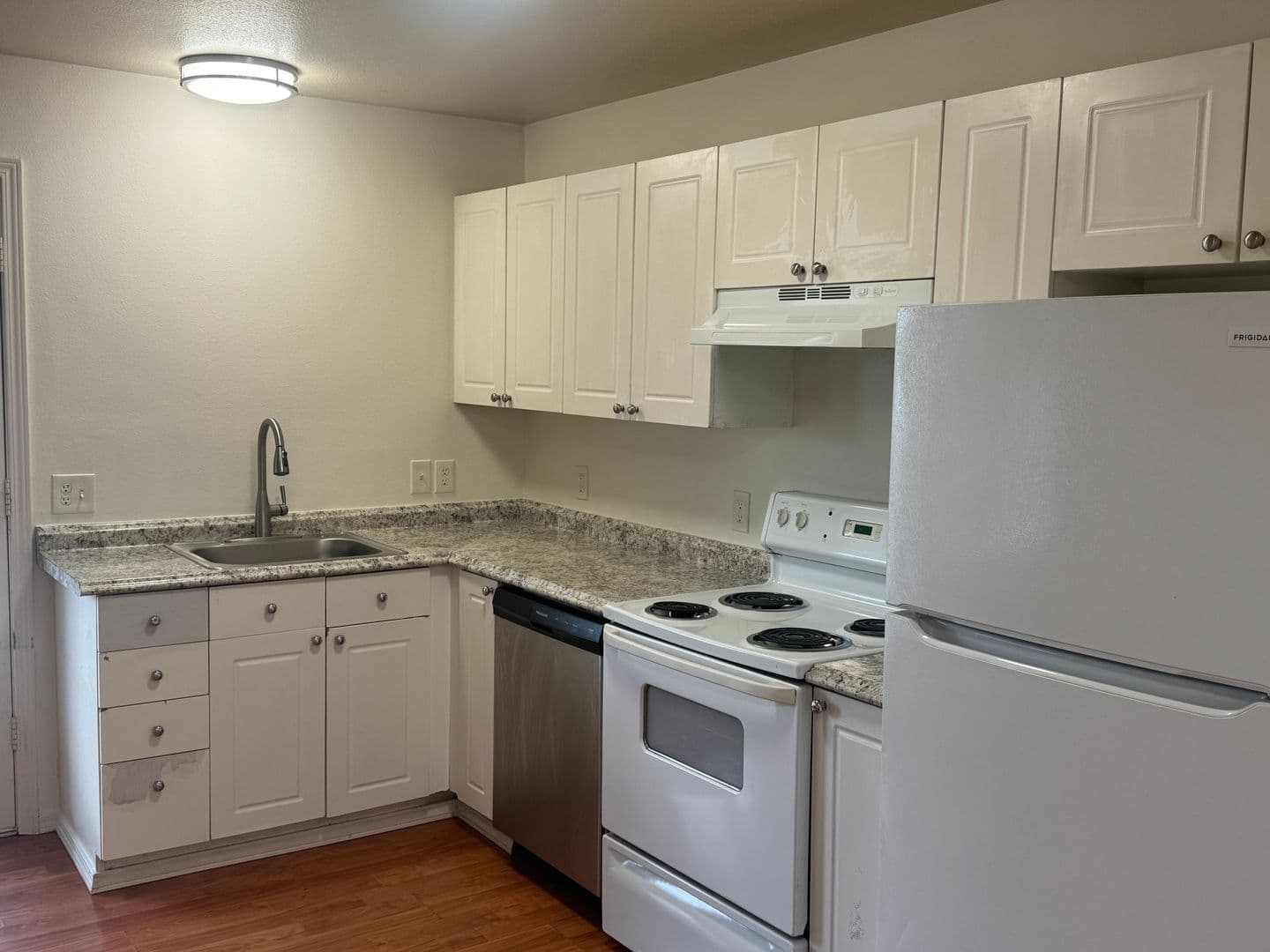 Portland Apartment: 768 SE 193rd Ave
