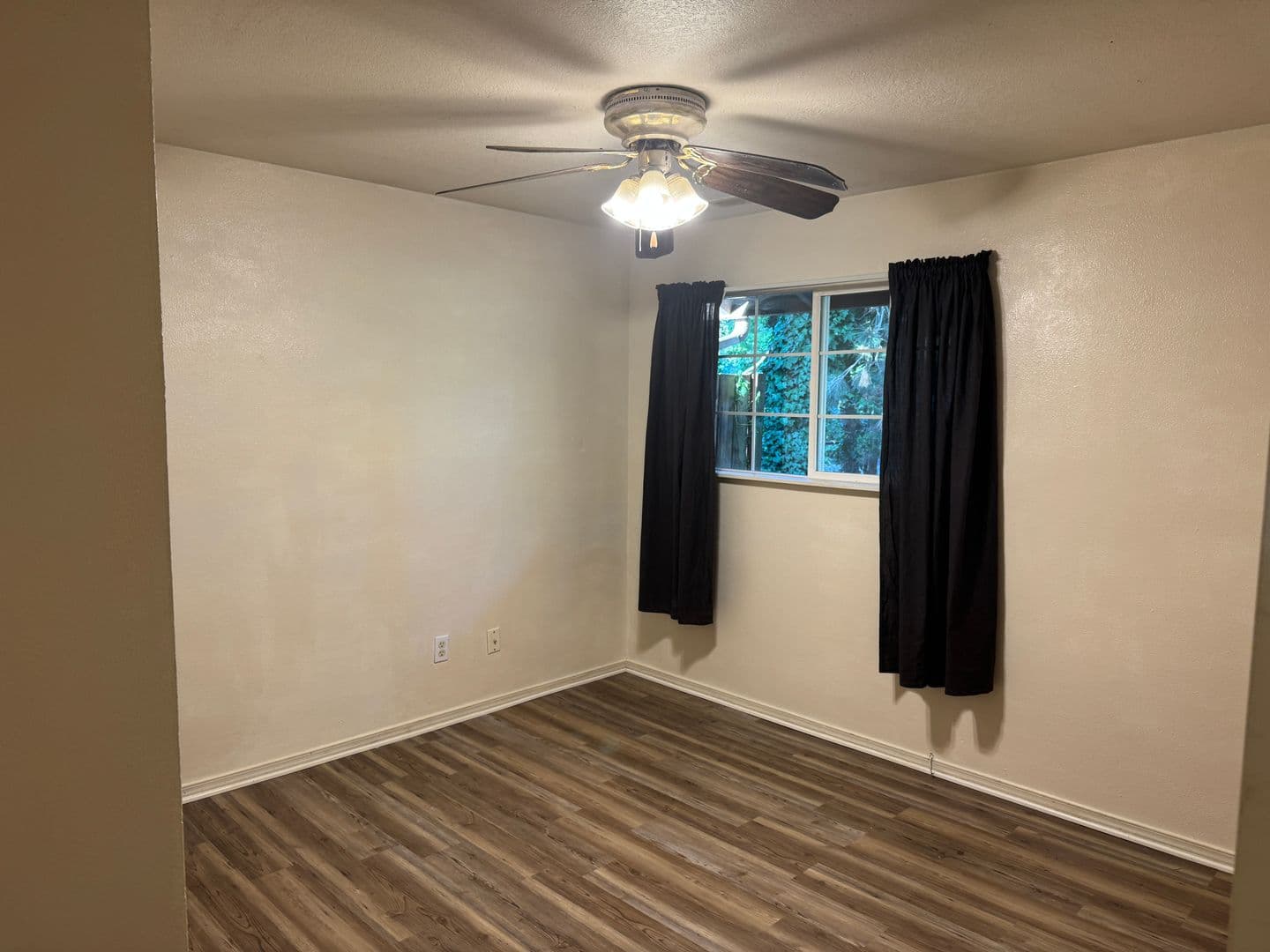 Portland House: 621 SE 136th Ave