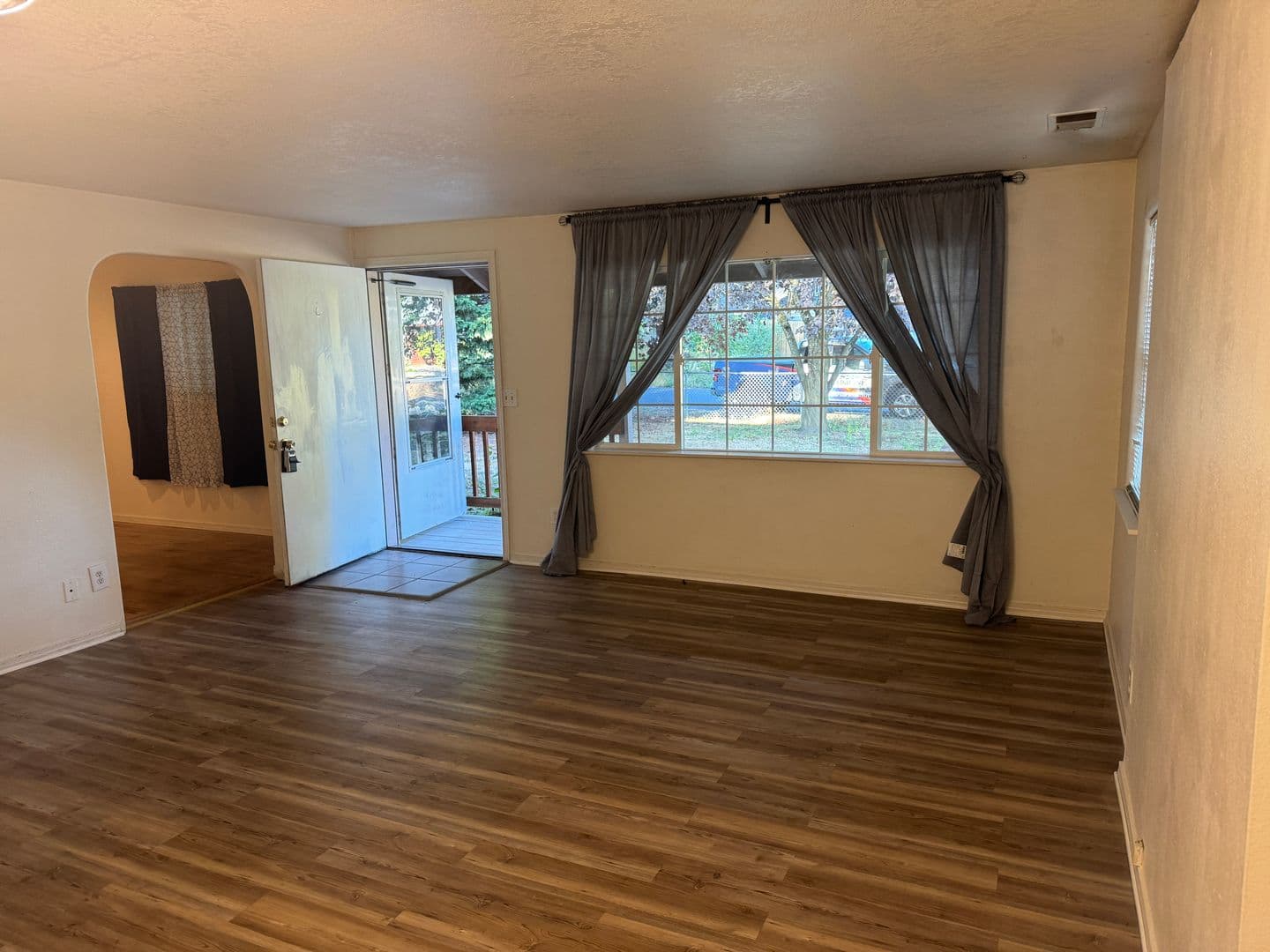 Portland House: 621 SE 136th Ave