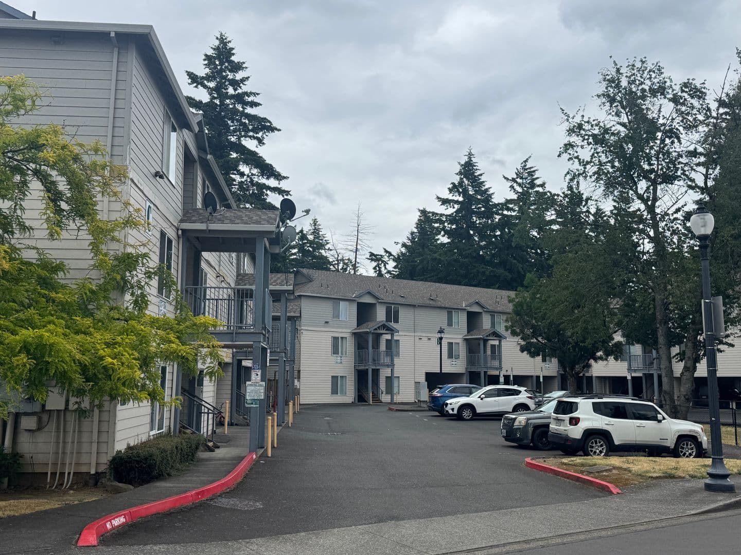 Portland Apartment: 768 SE 193rd Ave