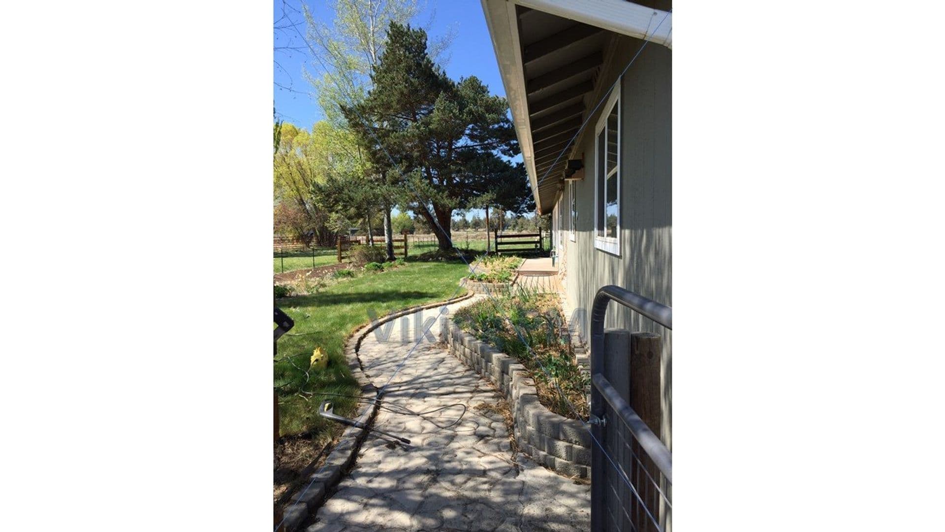 Bend House: 62565 Dixon Loop