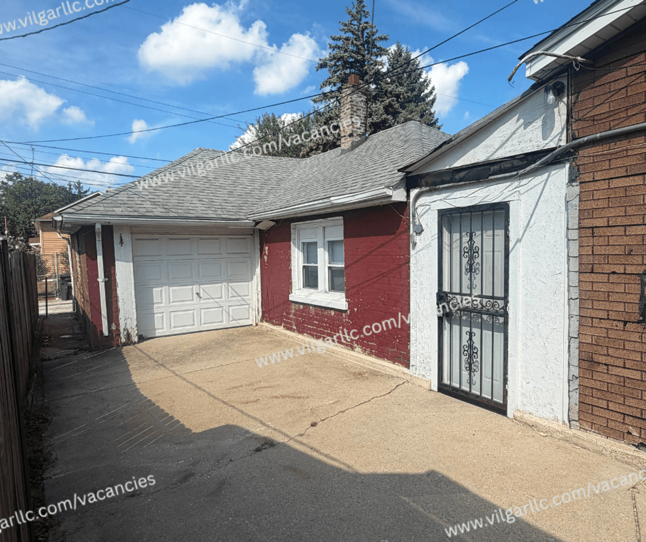 East Chicago Apartment: 4834 Euclid Ave