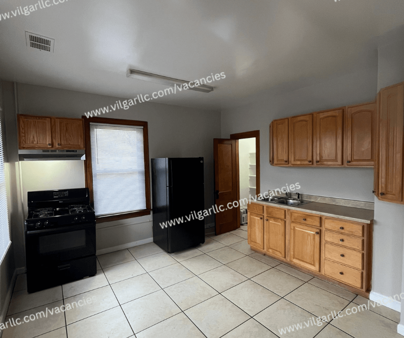 Gary Apartment: 461 Hayes St.