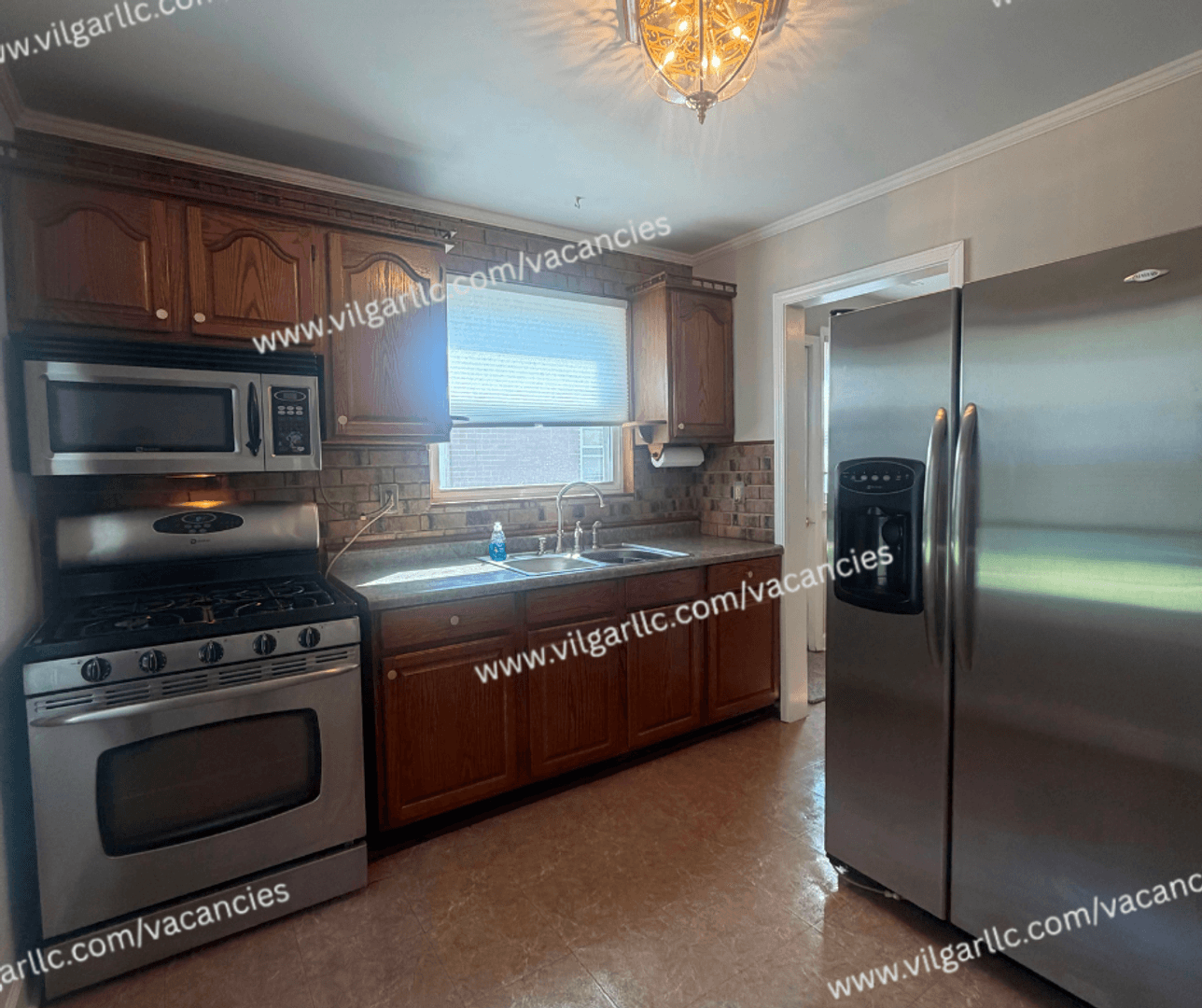 Munster House: 7610 Manor Ave